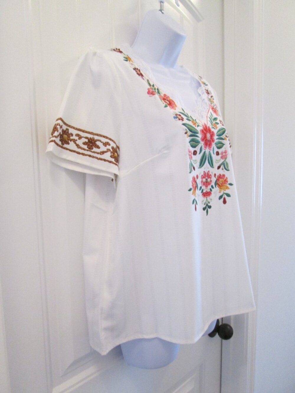 Boho Embroidered Floral Blouse – New With Tags - Picture 8 of 10